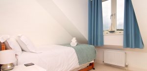 Quies Ocean Blue Holiday apartment Cornwall small bedroom