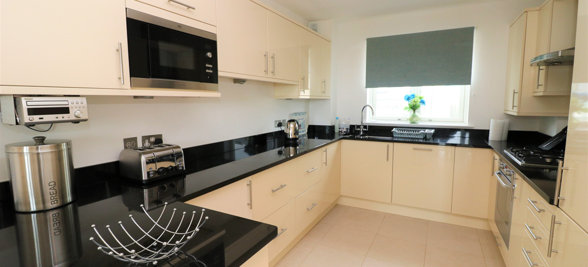 Quies Ocean Blue Holiday apartment Cornwall kitchen
