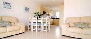 Quies Ocean Blue Holiday apartment Cornwall dining