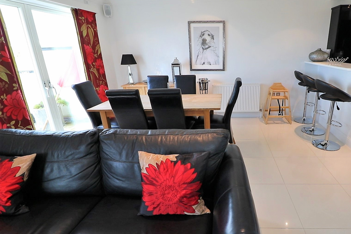 Trevose Ocean Blue Holiday apartment Cornwall dining open plan