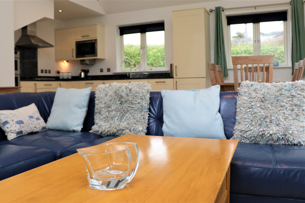 Bedruthan Holiday Cottage living room