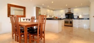 daymar holiday cottage cornwall dining area