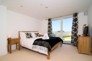 daymar holiday cottage cornwall master bedroom