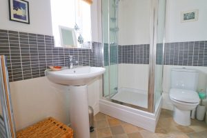 Waterhouse holiday home Cornwall bathroom