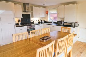 The Burrow holiday home Cornwall dining room