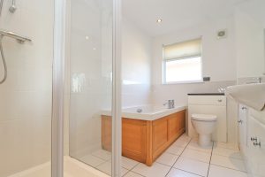 Number 15 Retallack holiday home Cornwall bathroom