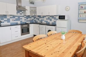 Choca holiday cottage Harlyn Cornwall kitchen