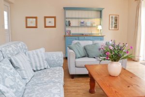 Choca holiday cottage Harlyn Cornwall lounge